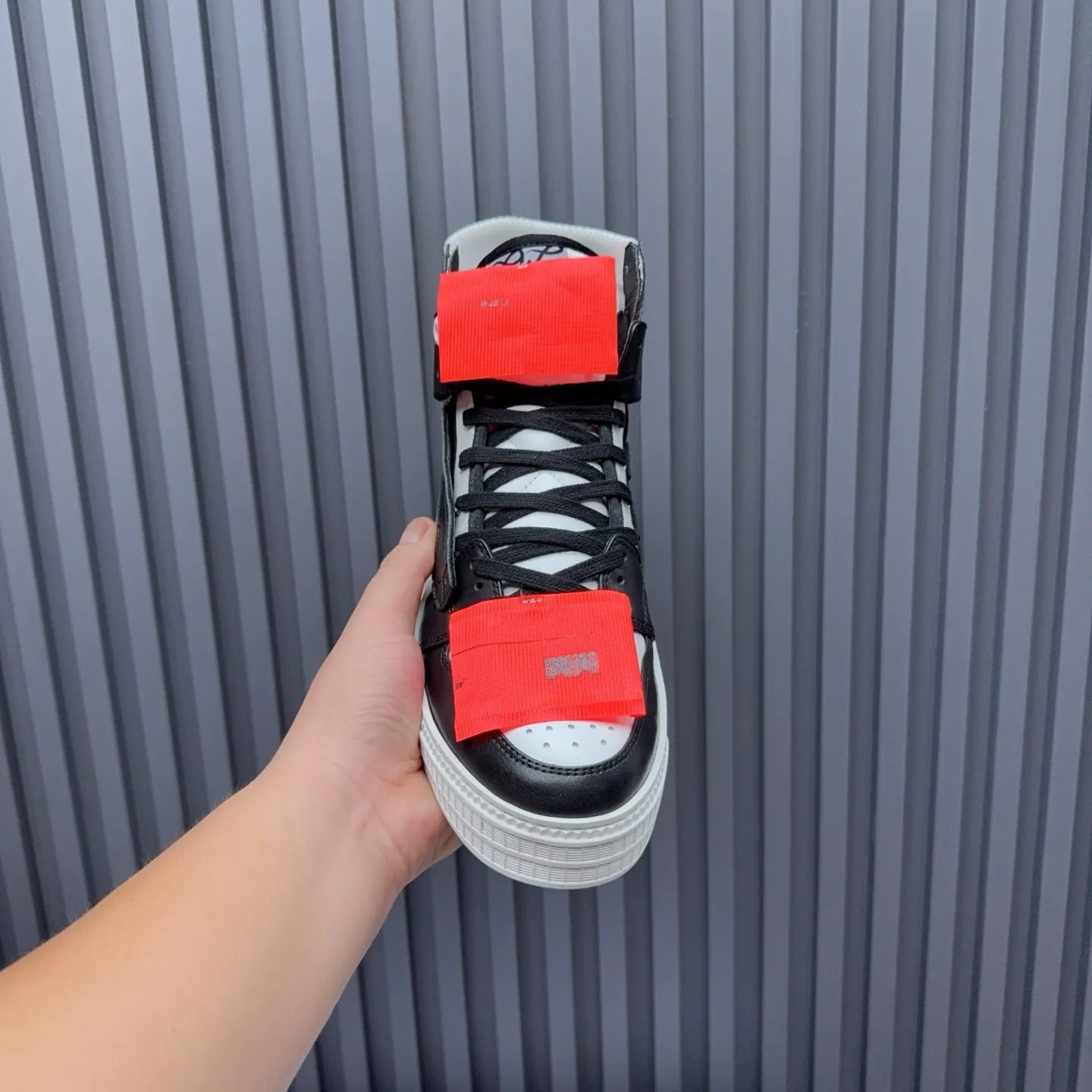 [OFF WHITE] P: 740💰Couple model👫, Size: Female 35-40. Male 39-44 (45.46 customized) High-quality version👊 "Out of office" series original molding, original lasting, production process 1:1 original ➰OFF GRAY WHITE OW ➰ First-layer cowhide, imported skin-friendly and environmentally friendly polyester mesh, original molding, high elasticity and environmentally friendly molding pad Made with the original lasting process. The original molded rubber outsole (never yellows and deforms) has a super correct shape, bright color and strong three-dimensional effect👍. Packaging💯Full set of packaging synchronized with the official website (branded paper, certificate of quality, branded cloth bag)